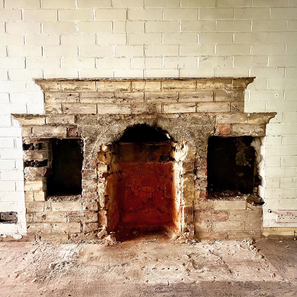 K2RSH's tweet photo. Stripped out and ready to roll. This family home in Hove is about to be transformerd 👷🏼‍♂️ 

#HeyKersh #projectmanagement #construction #hove #dontmoveimprove #propertydevelopment https://t.co/C8uNGmtmFX