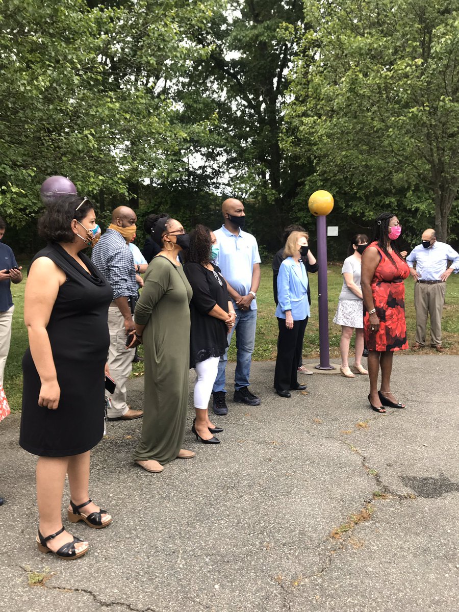 eparkswps's tweet image. I was proud to stand with my fellow METCO district superintendents and directors to voice our commitment to combating racism and supporting our Black and brown students. @westwood_ps #BeTheChange