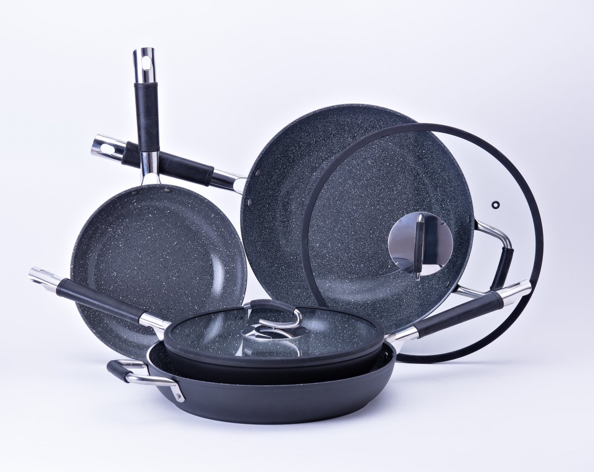 DaTerraCucina's tweet image. The 4 skillet bundles are still on sale on our website! daterracucina.com/product/4-skil… #skillet #cookwareupgrade #onsale #ceramiccookware