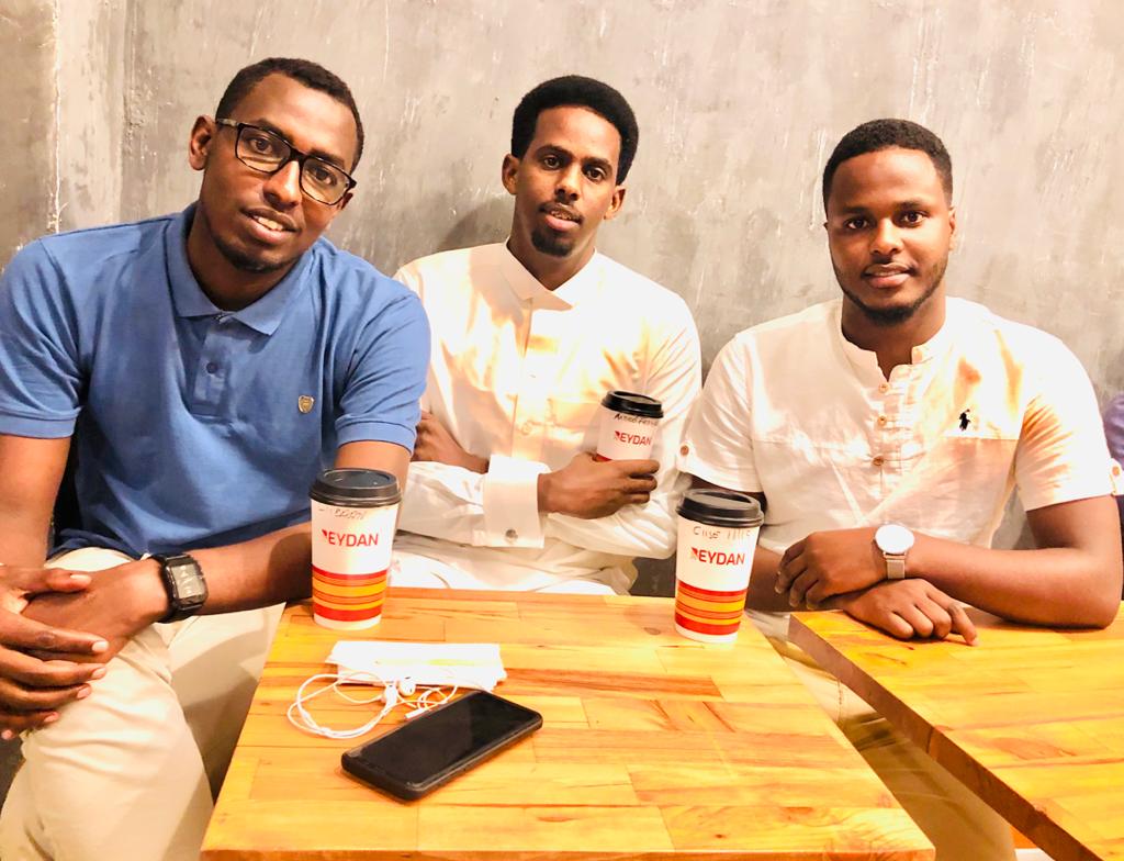 LibanOwadan's tweet photo. #BEYDAN waxaa iska leh dhalinyaro, inta badana waxaa ka shaqeeya, macaamiishooda u badan dhalinyaro. Beydan waxay ka dhabaysay waxa ay macaamiishooda kusoo doorteen.
Saaxibkay @AxmedFaanto waan ku faraxsanahay muddo kadib in aan ku aragnay aniga iyo @ciiseillig -ba. https://t.co/RPaXtgG9Tz