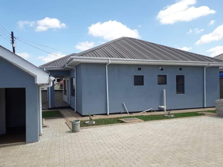 Fr0zenInk's tweet photo. @martseMW We do installations of interlocking Pavers and kerbstones at affordable rates 
We also mould/make them at your site if needed.
TRY US!!!!!
CALL OR WHATSAPP: 0888121131 / 0991299511 https://t.co/2N5aTCUUz7