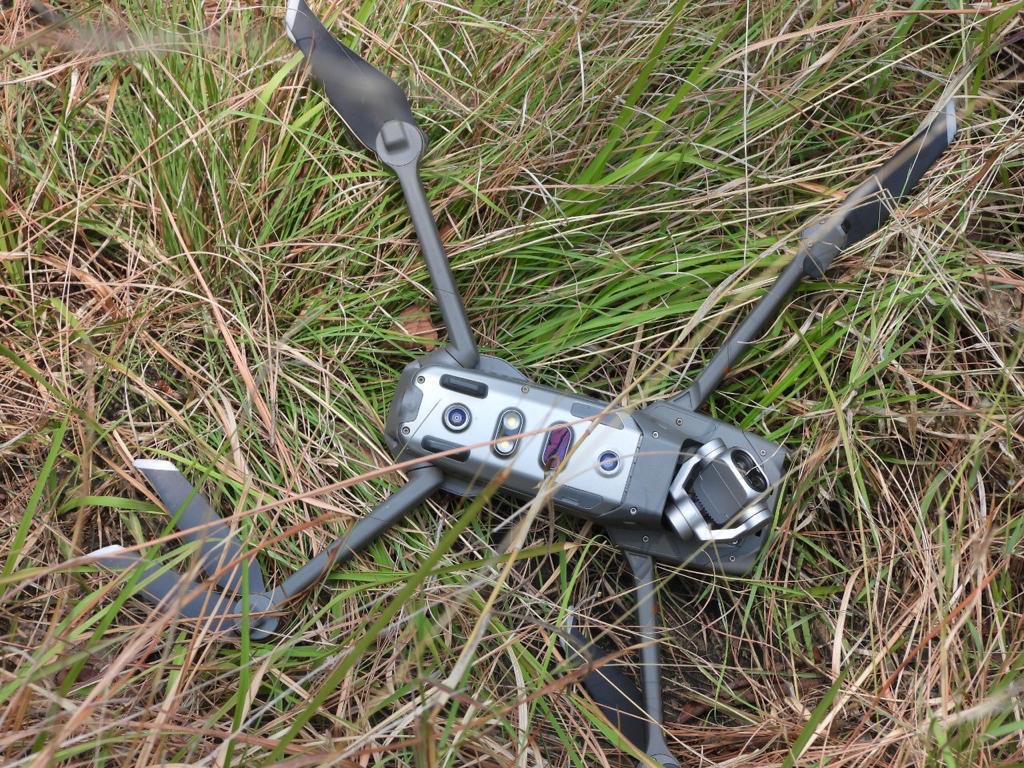 #PakistanArmy troops shot down an Indian spying #quadcopter in Khanjar Sector along LOC.
The quadcopter had intruded 500 meters on Pakistan’s side of the #LOC. This is 8th Indian quadcopter shot down by Pakistan Army troops this year.