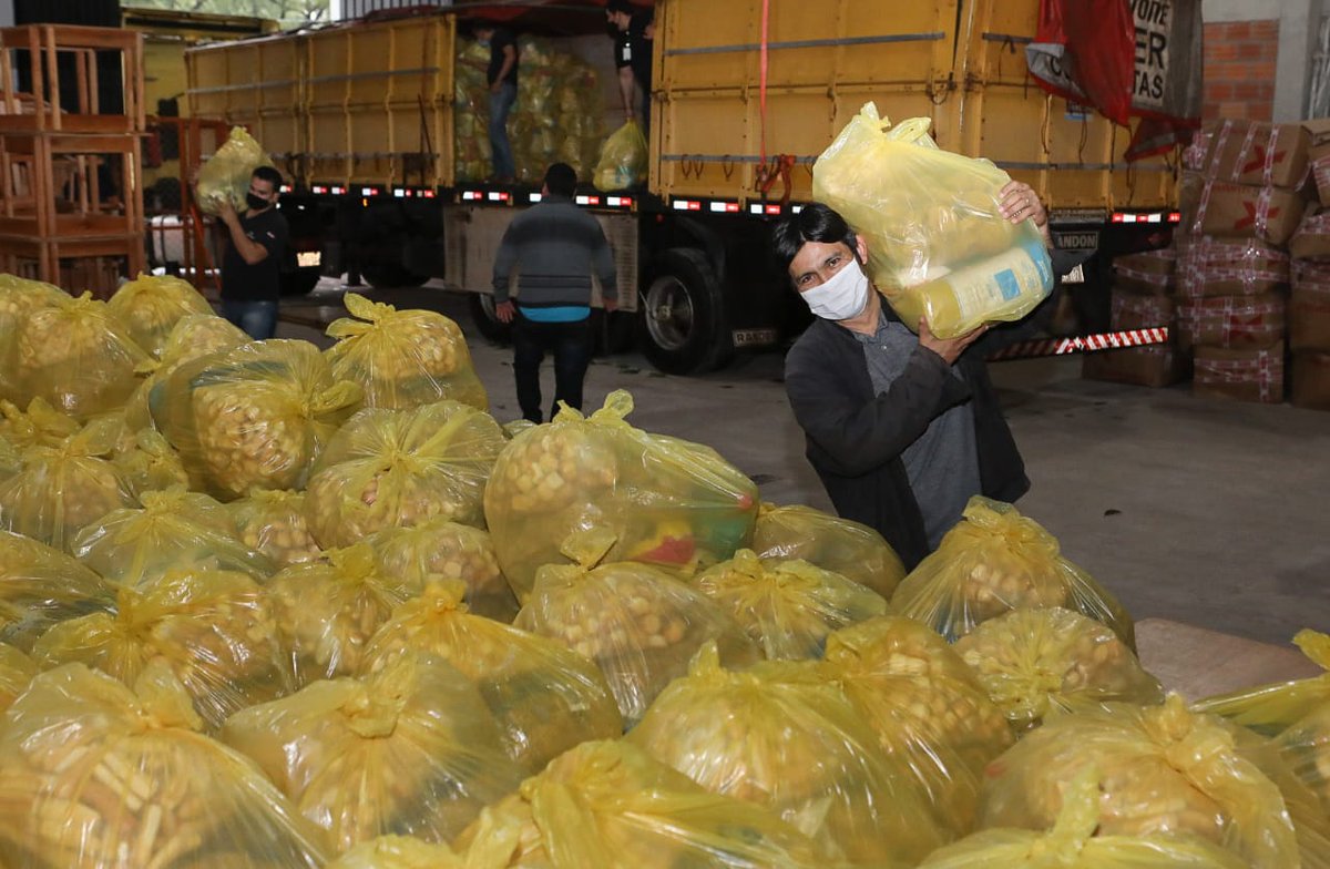 tomyjtg's tweet photo. 📌Itaipu hizo entrega de 1.300kg de alimentos a la Parroquia San Antonio de Padua para su distribución a familias Sanantonianas afectadas por la Pandemia COVID-19.
Esta donación se llevo a cabo gracias a los aportes voluntarios de Directores, Consejeros y empleados de la IB🇵🇾. https://t.co/P9r0IgCc0d