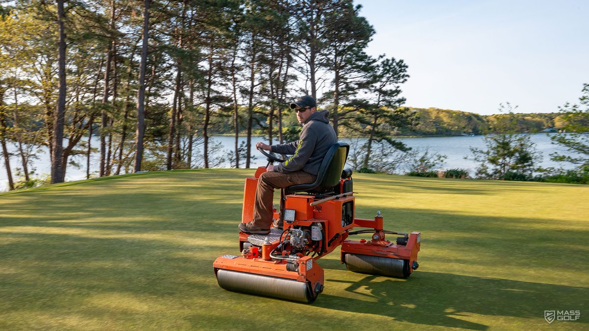 Let's give a little love to all of the superintendents, grounds crew members, and golf course staff that make it possible for us to enjoy the game we love every weekend. 

#MassGolfFamily | #MassGolf