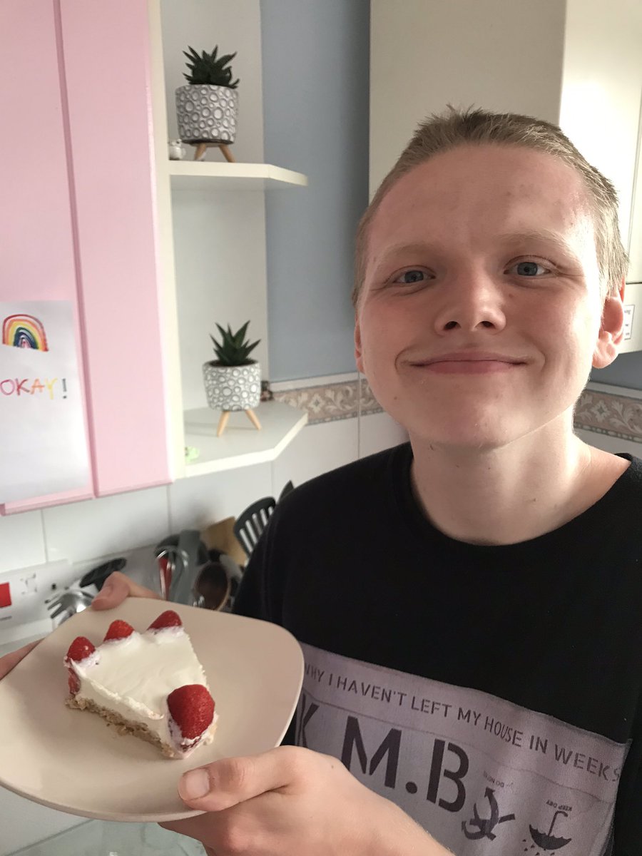 Hello to all you catering staff at @norwichcollege! I made a strawberry cheesecake this week! #strawberrycheesecake #citycollegenorwich #strawberries #vanilla #cheesecake #strawberrycross #catering #delicious #digestivebiscuits #biscuitbase #sweettreat