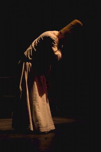 لا تُشرقُ الروحُ إلا من دُجى ألَمٍ
هل تُزهرُ الأرضُ إلّا إنْ بكى المَطَرُ
#جلال_الدين_الرومي