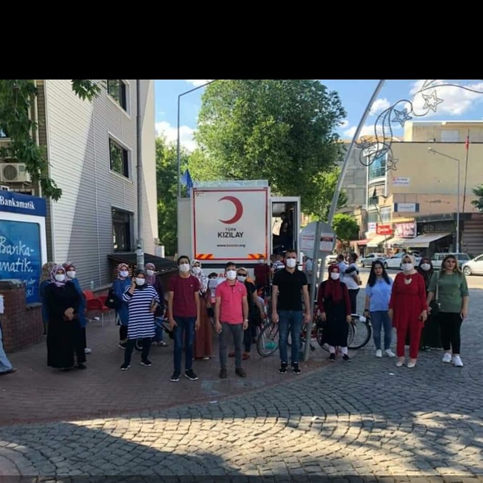 "Kan dostum" diyerek kadın kolları başkanımız sn #Haticesoylu gençlik kolları başkanımız sn #enessincik ve teşkilatımızla Kızılay Kan Bağışına bizde destek olduk #kızılaykanbağışı