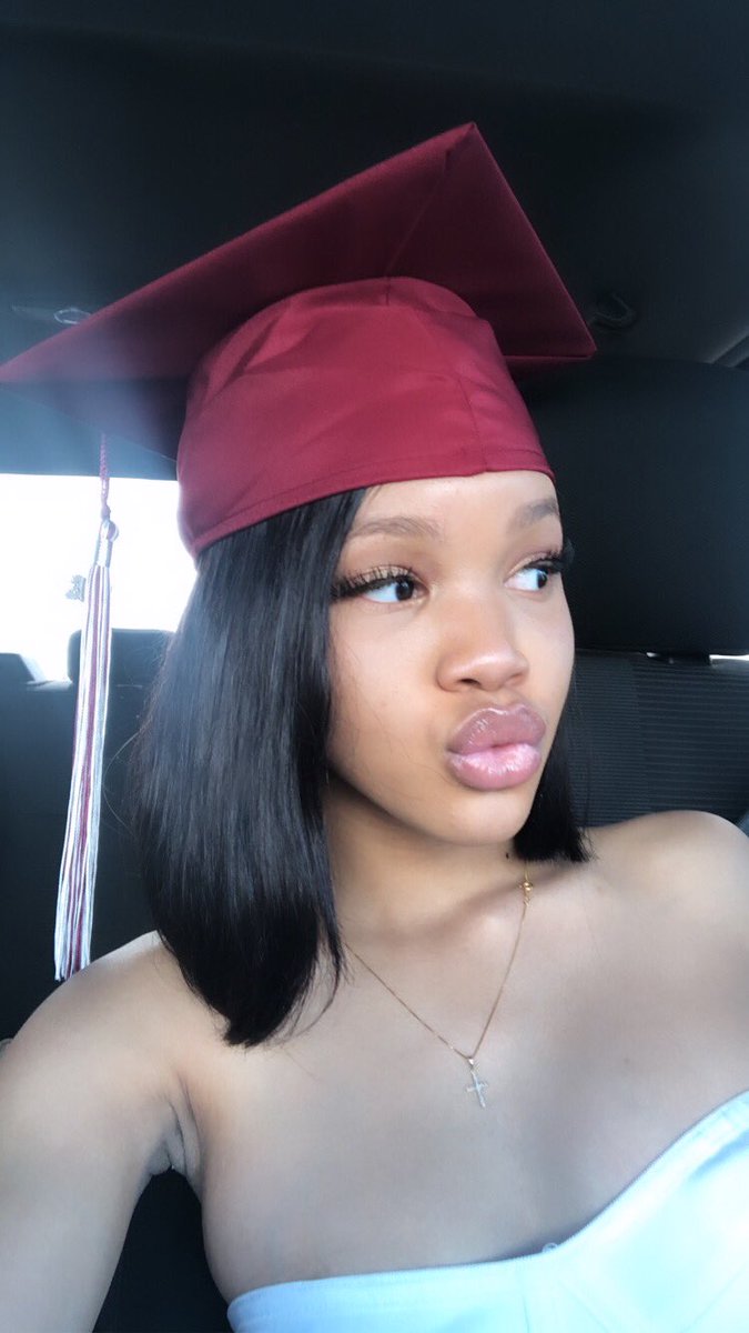 SAVANNARAET's tweet image. done and done!🤍 #classof2020