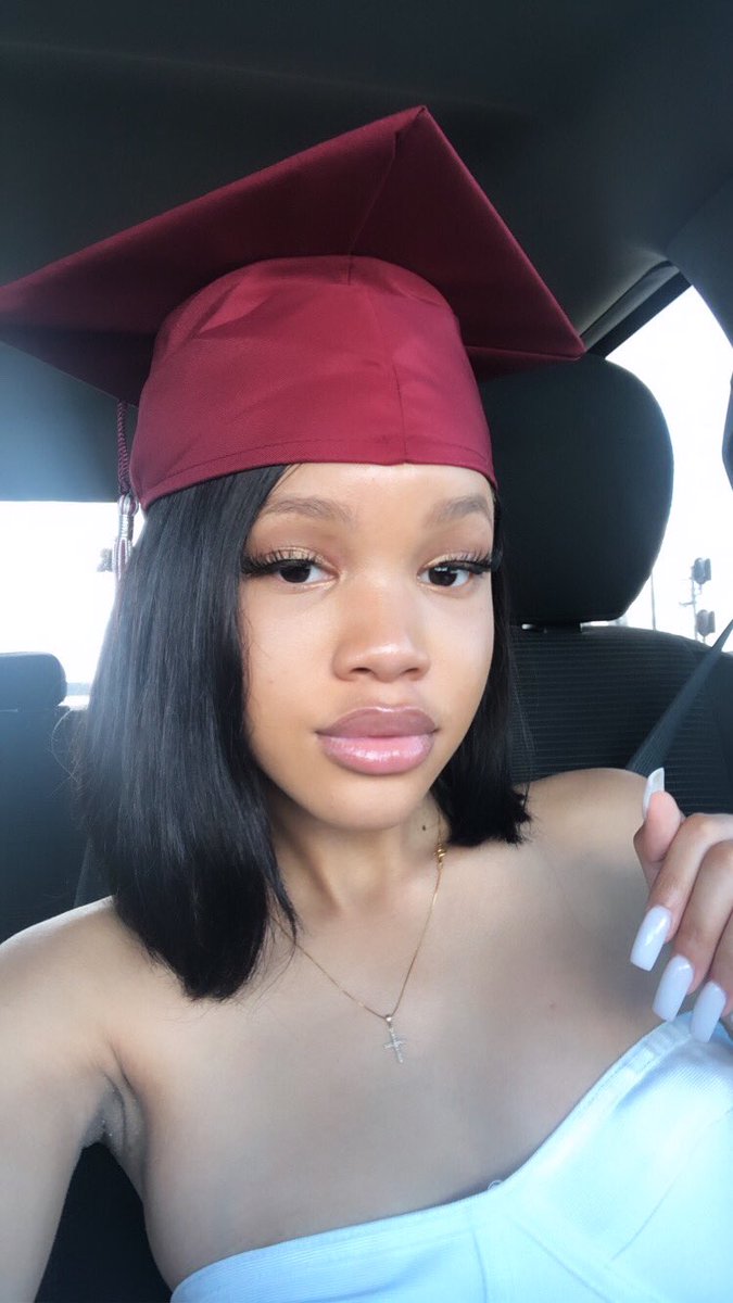 SAVANNARAET's tweet image. done and done!🤍 #classof2020