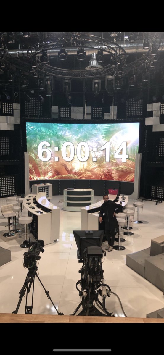 MaximeGueny's tweet photo. Quand tu me parles de l’épreuve des poteaux à #KohLanta, je repense immédiatement à ça ! 😂 On a tenu presque 6h... pour certains #tpmp https://t.co/OVFiMX4wXY