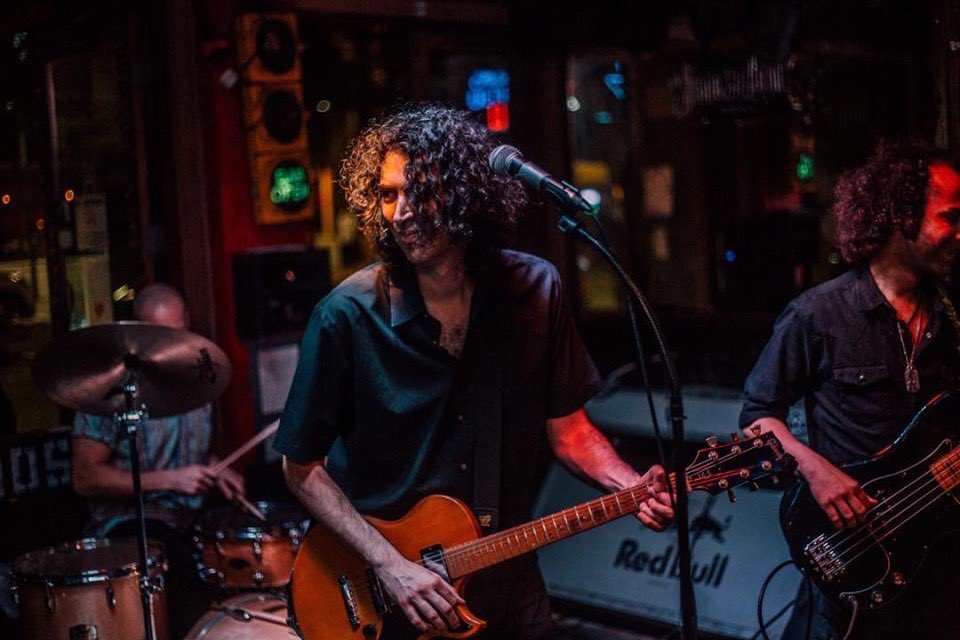 FriendsBarATX's tweet photo. Get your live music fix right here!

Aylon 5:00-7:00
The Genders 7:30-10:30
Trent Turner 11:00-2:00

#friendsbaratx #austintexas #livemusic #trueaustin https://t.co/spYTsHKgnu