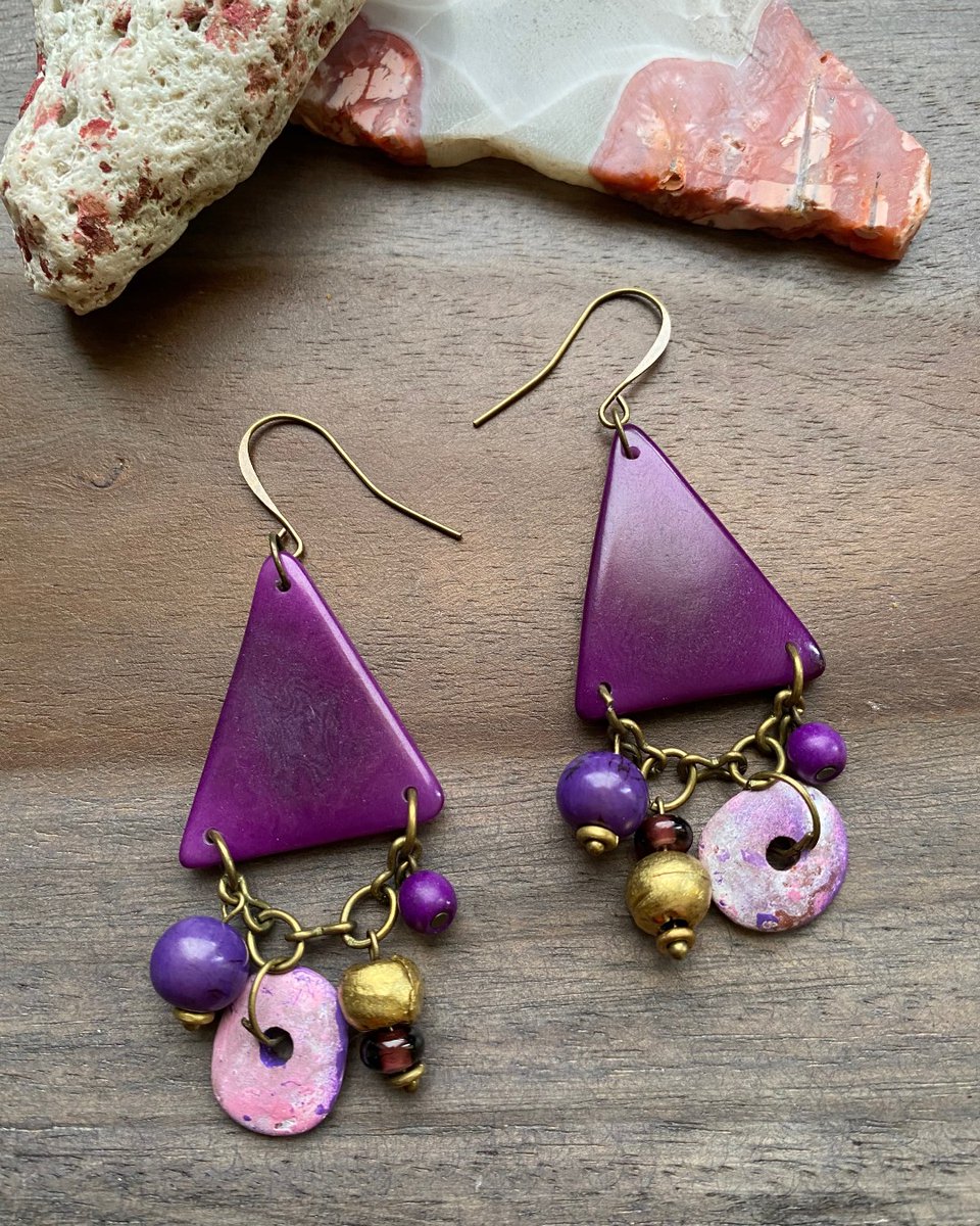 “I think it pisses God off if you walk by the color purple in a field somewhere and don't notice it.”

#earrings #dangleearrings #taguaearrings #bohojewelry #bohochic #handmadejewelry #jewelryaddict #beadedjewelry #funkyearrings #wearableart #giftalentshop #discoverunder5K