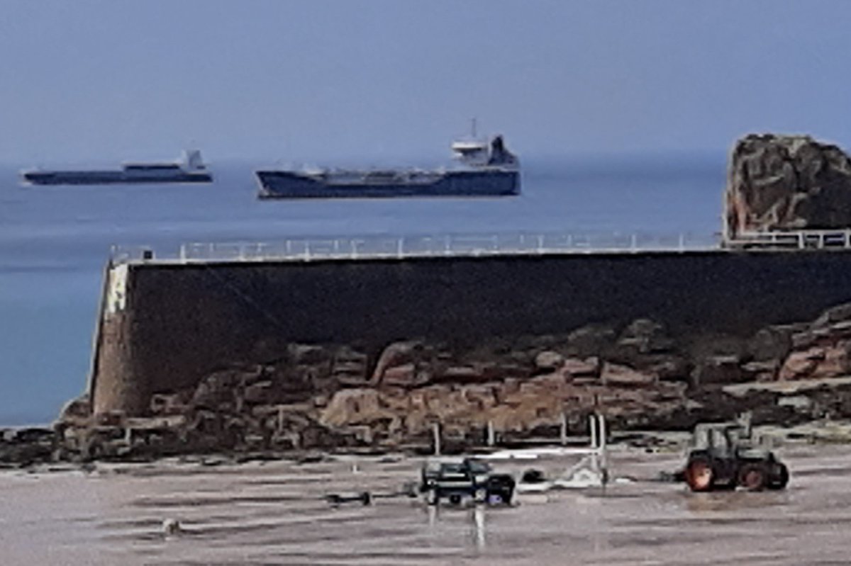 Cookesrosefarm's tweet photo. The other day whilst having a coffee from Charrion Store spotted two cargo boats not often you see two together #shipping #sea #beach #Coffee @Condor_Ferries @cohuantiques #boating #sunnymorning https://t.co/YU21m3r3Ur