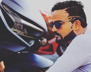 GauravSomil's tweet photo. जलाओ रावण को या कि फूंक दो राम को , 
दर पे मेरे इश्क खड़ा है और मैं बदहवास हूँ ! 
मिस्टर गौरी(रावण) https://t.co/TA9Q4L8B1I
