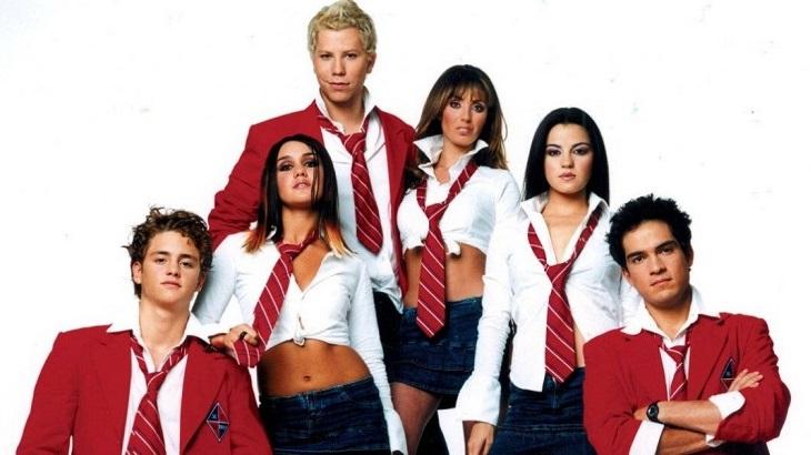 heylemos's tweet image. Alguém tem que explicar pro SBT que Rebelde: tradição, cultura, foi um fenômeno MUNDIAL que formou a moda mais brega e mais maravilhosa dos anos 2000.

É dever da emissora relembrar isso a todo momento #ForaChiquititas