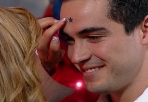 heylemos's tweet image. Alguém tem que explicar pro SBT que Rebelde: tradição, cultura, foi um fenômeno MUNDIAL que formou a moda mais brega e mais maravilhosa dos anos 2000.

É dever da emissora relembrar isso a todo momento #ForaChiquititas