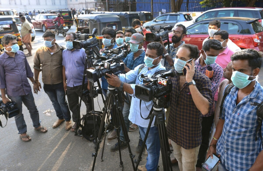 ArianaNews_'s tweet photo. Most media workers in Afghanistan infected by Coronavirus
https://t.co/Z2Zqur7zvS
#Afghanistan #coronavirus #Covid #Covid19 #ReporterWithoutBorders #Journalists #ArianaNews #ATN https://t.co/c6bioJr5to