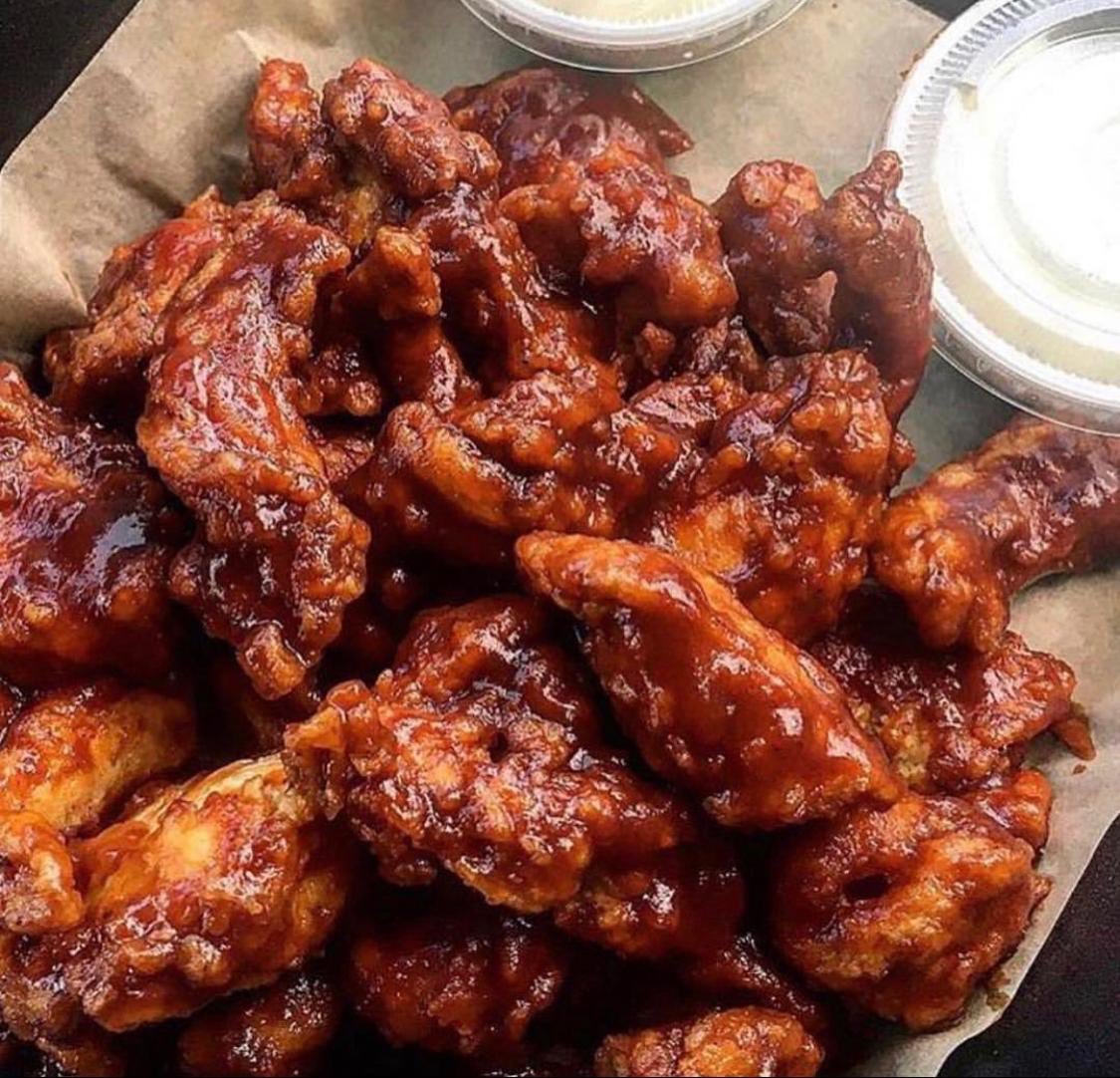 We’re excited to announce that from this evening Hooters Call and Collect is live🙌🏼

Serving original and boneless wings, buffalo shrimp and curly fries😋

Available between 3-9pm on: 

✔️Thursdays
✔️Fridays 
✔️Saturdays
✔️Sunday’s 
✔️Monday’s

Call us on 01159 588111  📞