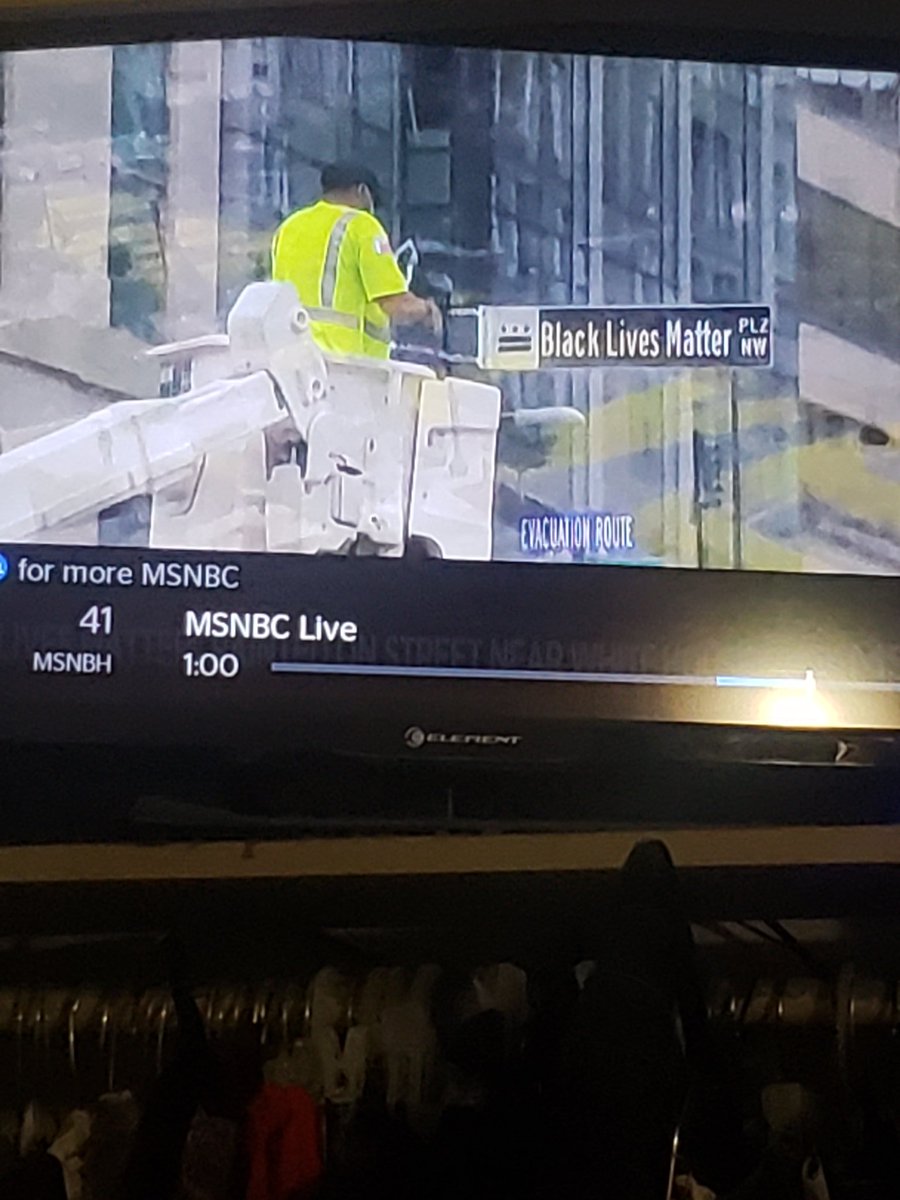BeverlyDenise01's tweet photo. Black Lives Matter painted on the streets and a road renamed Black Lives Matter olacenear the White House. Gotta Love it! https://t.co/j0cGW9TEFN