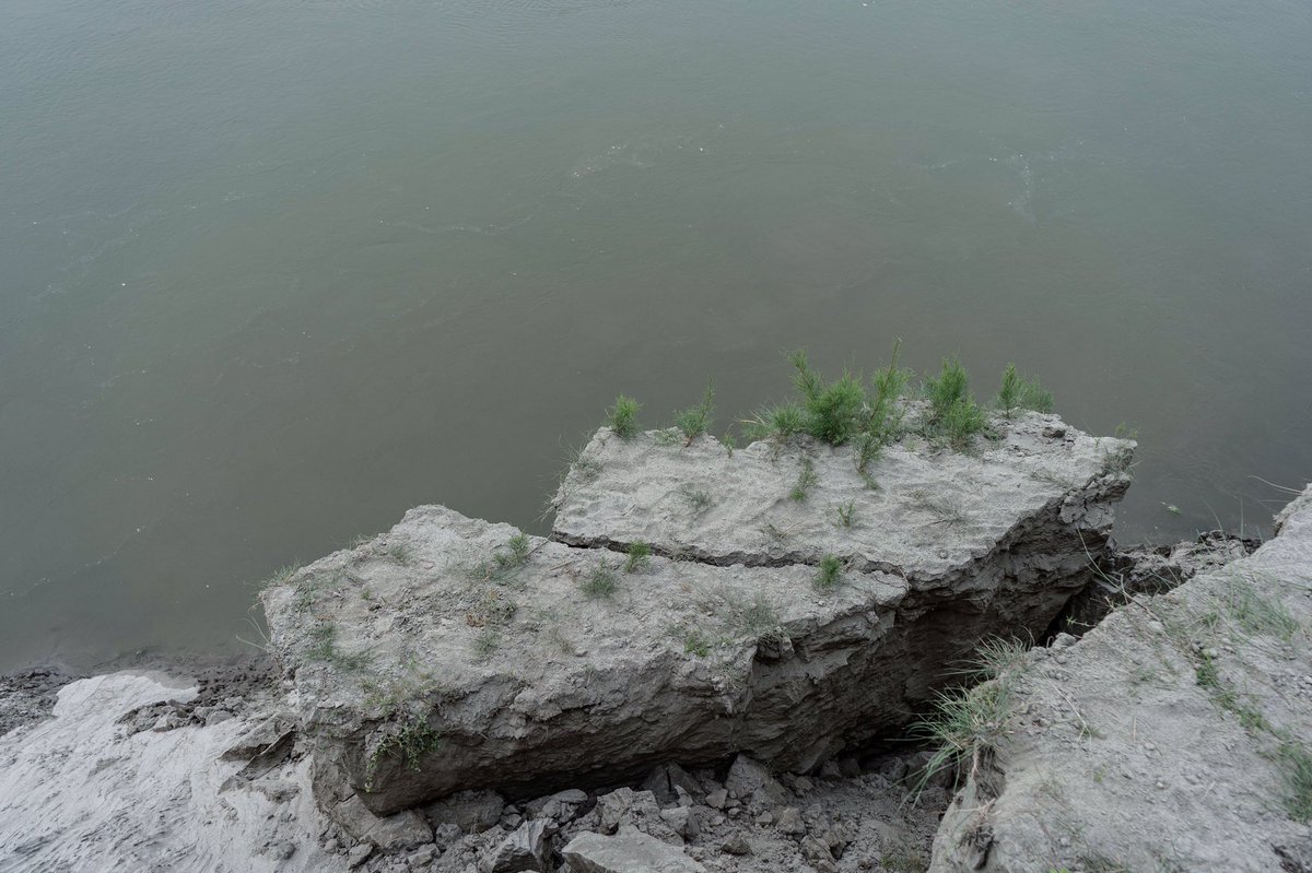 AsixPhoto's tweet image. #worldenvironmentday #climatechange #climateissue #environmentchange 
Indian #traditionalfisherman faces issue of less catch due to climate change, #subsidies 
 #sanddweller of #assam are #climaterefugees they are facing effects of #soilerosion and  #floods of #bramhaputra .