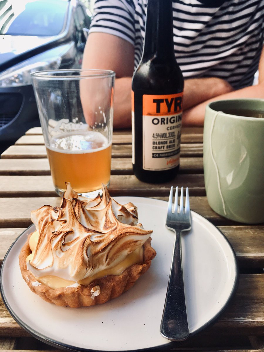 First time going out in Valencia in phase 2 and what a JOY. cafes, pubs and cakes that aren’t mediocre banana bread, how I’ve missed you 💌