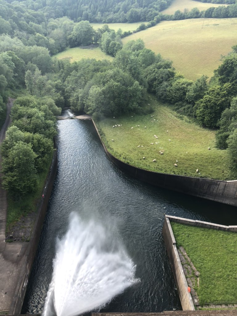cullensat422's tweet photo. Wimbleball dam....stunning worth the long walk to find it (not sure Aidan did) #legsache #tiredboy https://t.co/jUxIqytBHq