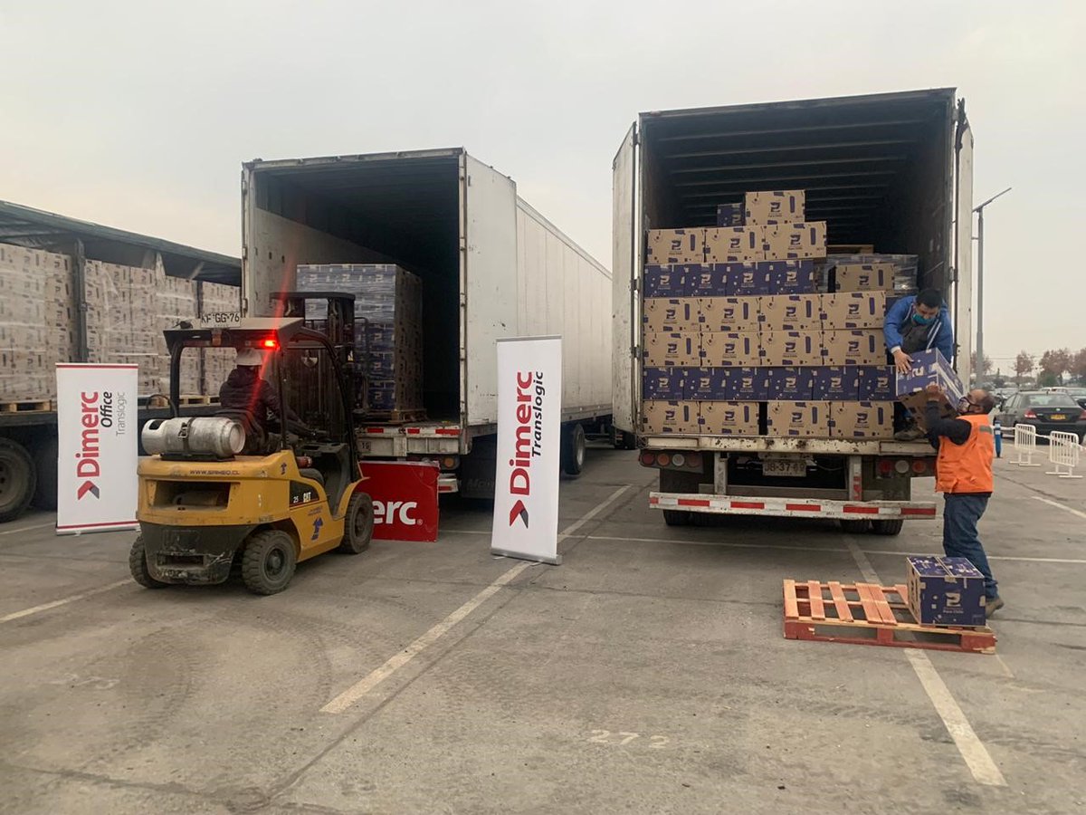 ACCION_Empresas's tweet photo. 📌En esta #pandemia la colaboración es esencial. Así lo está haciendo nuestro socio @DimercChile que, junto a otras empresas, se encuentra entregando las cajas de alimentos que el Gobierno distribuirá en los hogares de mayor vulnerabilidad.

Lee más aquí: https://t.co/jsOGYqimSK https://t.co/jwBHnJt7B7