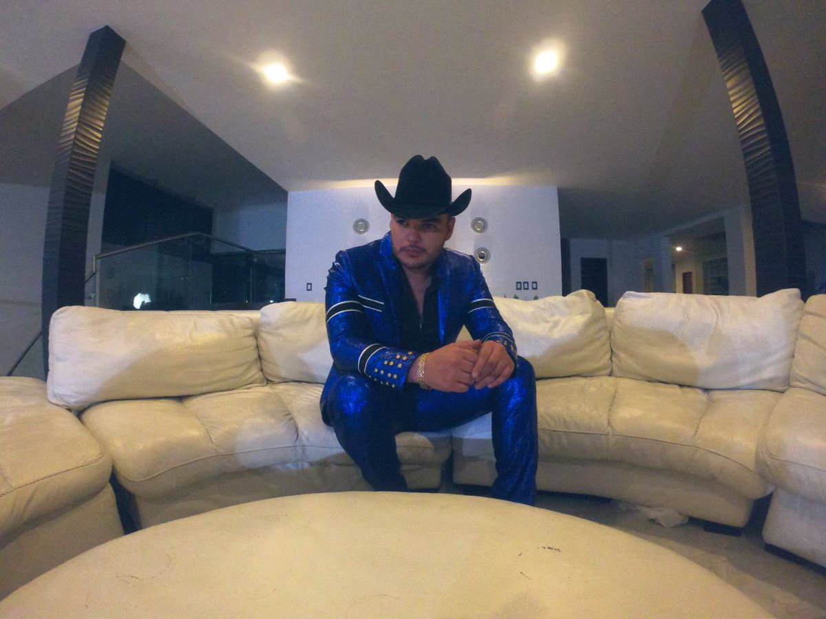 Es mejor cruzar la línea y sufrir las consecuencias, que mirar fijamente la línea durante el resto de tu vida 🔥🔥🔥#HastaQueNosAmanezca #PuroRemex