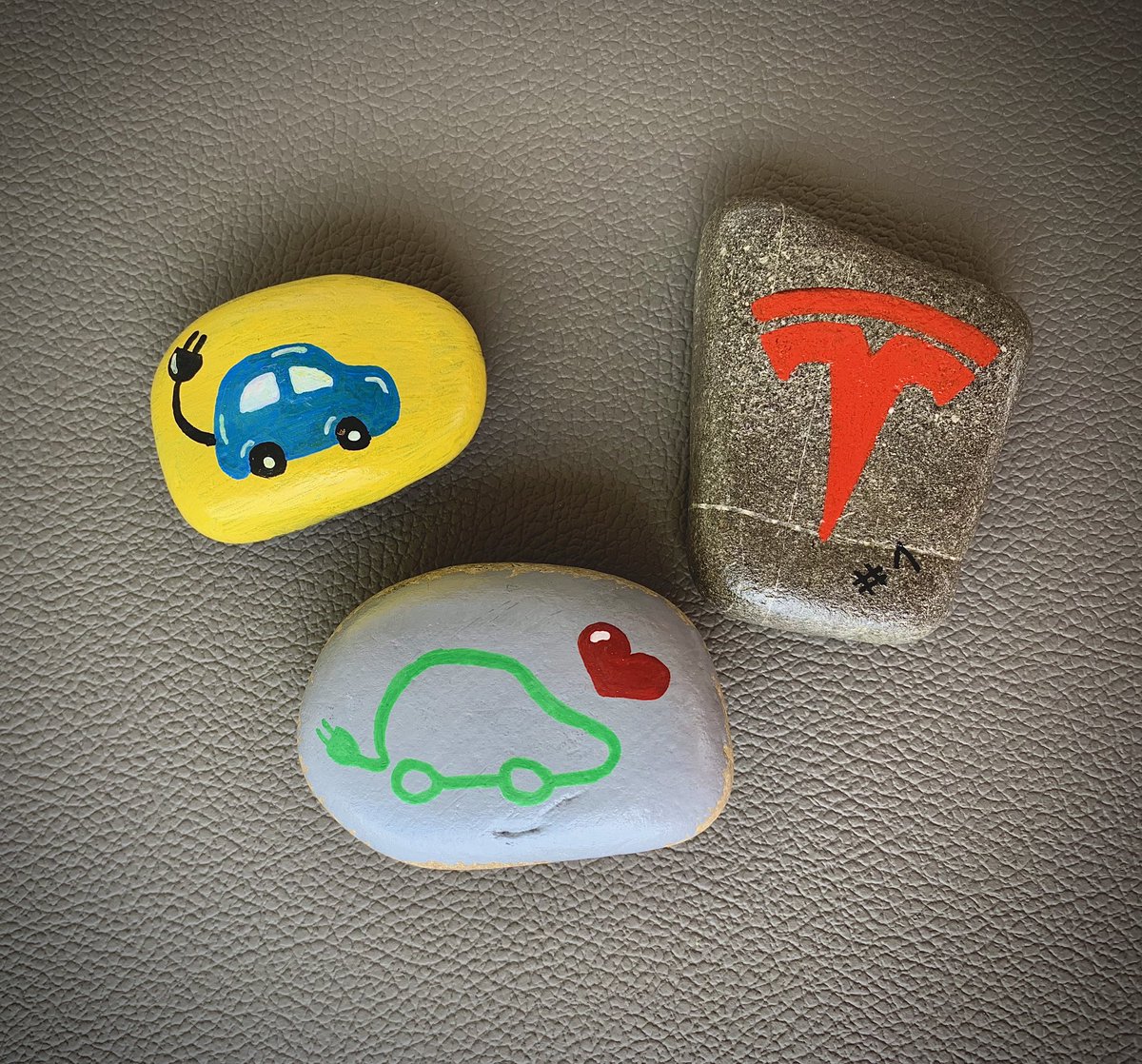 You have found one of those “Charging Rocks”?

Join the Facebook group and post that little piece of art 😃
#chargingrocks #chargingrock #charging #rocks #paintedrocks 

facebook.com/groups/chargin…