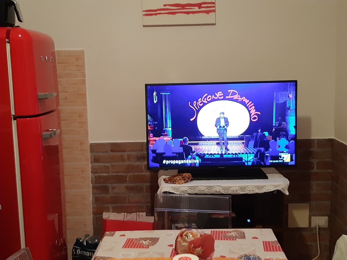 Jonperci's tweet photo. Stasera prima puntata di propaganda nella nuova casa 😁 !!! #propagandalive #Var #convivenza https://t.co/Fz9Vmwha8a