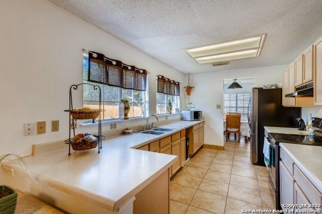 HellmannRealty's tweet image. 2623 Arlene Park is a $216,000, 2,253 square foot, 4 bedroom, 2.5 bath home on a 0.18 acre lot located in San Antonio, TX.

Contact me for information and questions: nicole.hellmann@avorealty.com

Phone: (512) 768-2673

#ATX #ATXHomes #AustinTexas #Austin #Texas #SanAntonio