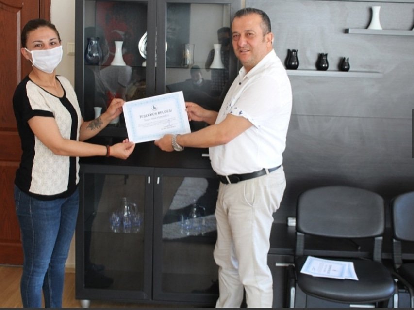 Sosyal Vefa Destek Grubunda yaptığımız çalışmalardan dolayı Gülnar İlçe Milli Eğitim Müdürlüğümüzce tüm görevli öğretmenlerimize Teşekkür Belgesi verildi.İlçe Milli Eğitim Müdürümüz Sayın Fatih Burgut Beyefendiye teşekkür ederim.
<a href="/ziyaselcuk/">Ziya Selçuk</a> 
@hmzaydg 
<a href="/AdemKoca46/">Adem Koca</a> 
<a href="/FatihBurgut/">Fatih BURĞUT</a>