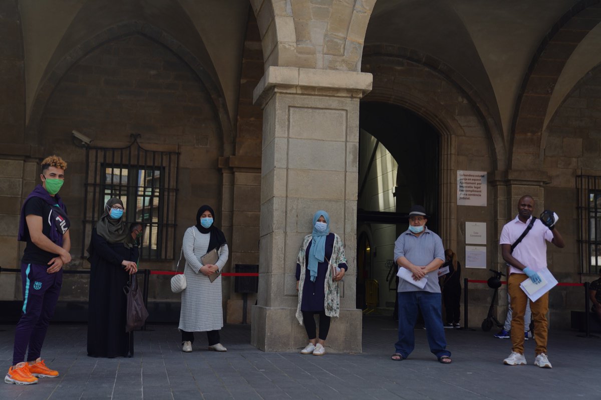 OngItran's tweet photo. Continuaremos reclamando el derecho d volver a casa de todos los #atrapadosenmarruecos.
Por la discriminación y el abandono sufrido durante estos 3 meses
Por las muertes habidas, los enfermos y las embarazadas. 
Por la dignidad a ser tratados iguales
@AranchaGlezLaya #stopracism https://t.co/igvQOzWH0S