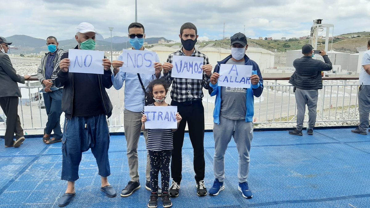 OngItran's tweet photo. Continuaremos reclamando el derecho d volver a casa de todos los #atrapadosenmarruecos.
Por la discriminación y el abandono sufrido durante estos 3 meses
Por las muertes habidas, los enfermos y las embarazadas. 
Por la dignidad a ser tratados iguales
@AranchaGlezLaya #stopracism https://t.co/igvQOzWH0S