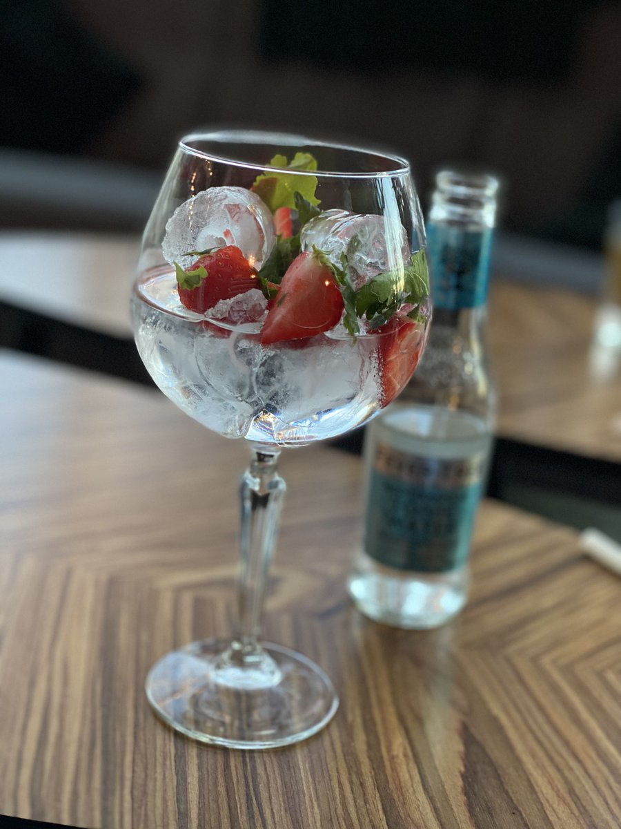 Jag &amp; <a href="/Prof_Kalkyl/">Oliver ೫</a>  firar fredag!