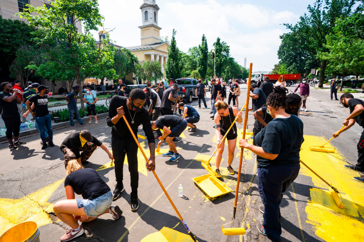 RollingStone's tweet photo. The mayor of D.C. officially renamed the street in front of the White House Black Lives Matter Plaza and painted "Black Lives Matter" on the street leading up to the president's residence https://t.co/C49GWQob5h https://t.co/Yu2ou41o5k