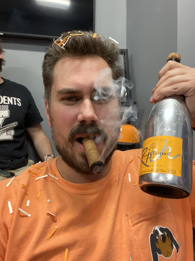 BarstoolBigCat's tweet photo. SEC CHAMPIONS!!! WE’RE ON TO THE NATTY #FeelsLike98 https://t.co/NdSF6h87CN