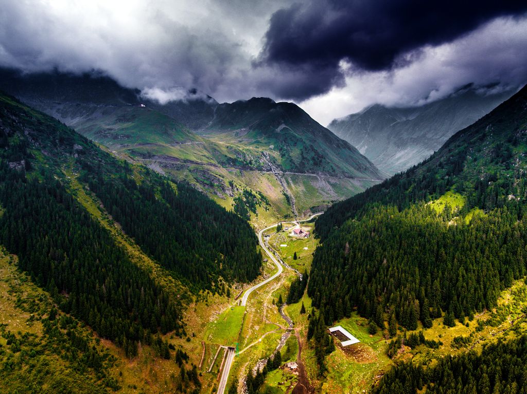 Transfăgărășan, Romania, Comuna Arefu. Photo credit: Calin Stan