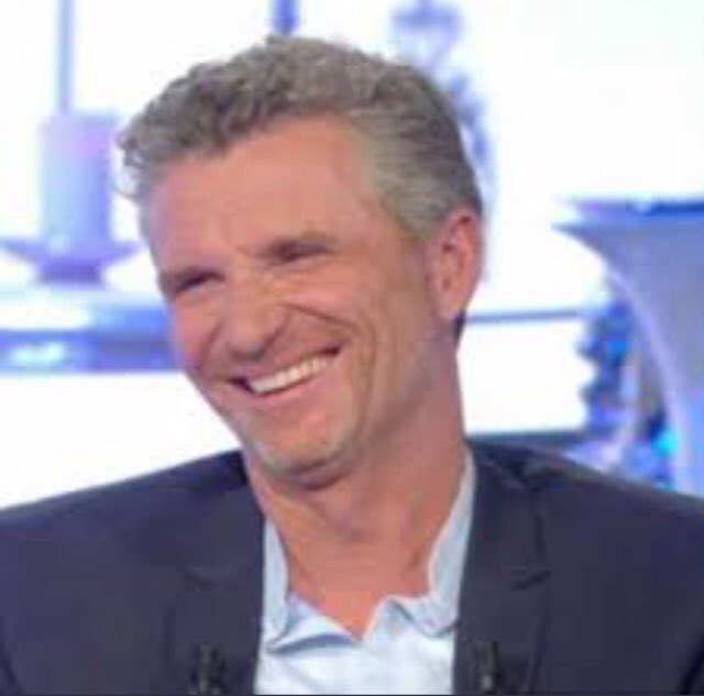 lea1907tav's tweet photo. Même Denis il se fout de la gueule de moussa pour la boussole 😭 #KohLanta2020 https://t.co/VthAgwD5Tg