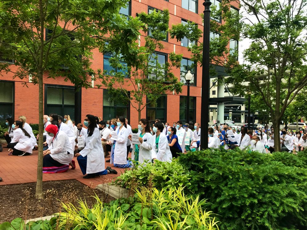 SZHazell's tweet photo. Proud of my institution, profession, and colleagues across the country for participating in #WhiteCoatsForBlackLives demonstration. Racism is a public health crisis and we need to do more. #HopkinsWC4BL #Hscdiversitycouncil #WC4BL https://t.co/1Xedsrnd6h