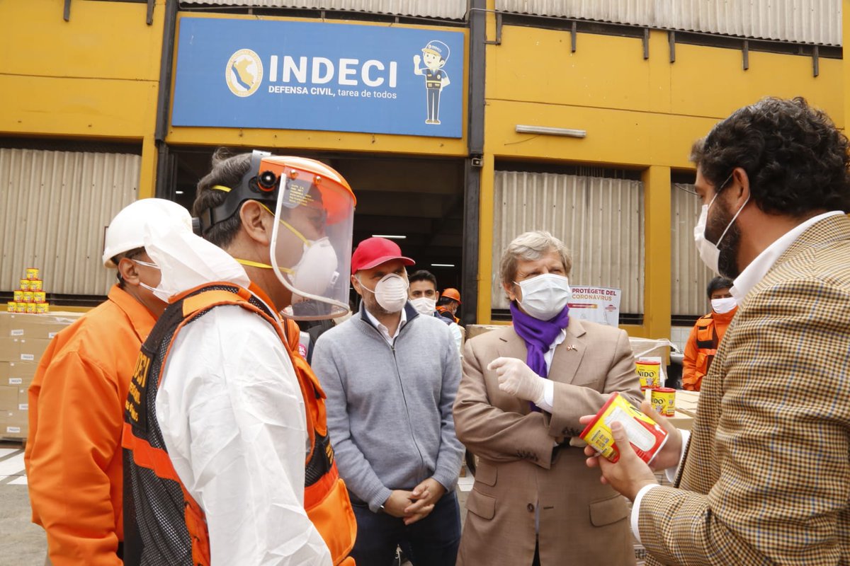 .<a href="/NestlePeru/">Nestlé Perú</a> se une a la lucha contra el nuevo coronavirus.
En coordinación con la Oficina de Apoyo al Conyugue del Presidente de la República y la  <a href="/EmbSuizaPeru/">Embajador Paul Garnier</a> donaron 23700 latas Nido1+ en el almacén del INDECI para población vulnerable ante #COVID19.
#PerúEstáEnNuestrasManos