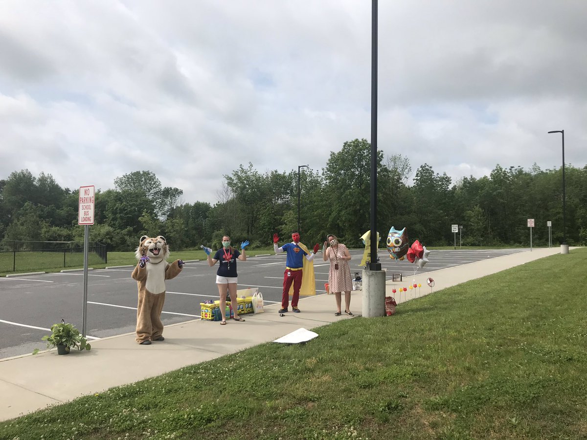 LaFounta1's tweet photo. East Vincent Kindergarten Parade https://t.co/CVqFm0fU1E