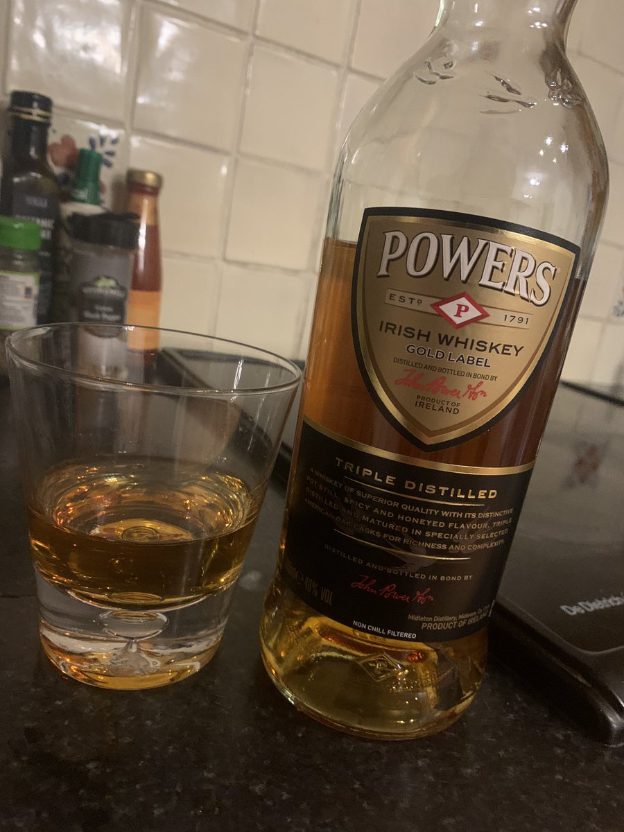 #FridayNightDram for me is the old reliable 😍.. Have a great weekend everyone! #powerswhiskey #gold @thatsdramgood @daveswhiskey @whiskeytalk2U