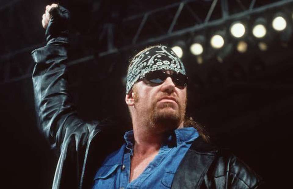 April 30 2001 - On Raw, The Undertaker would win his 6th WWF Championship by defeating Steve Austin via DQ thanks to interference from Triple H. #WWE  #AlternateHistory