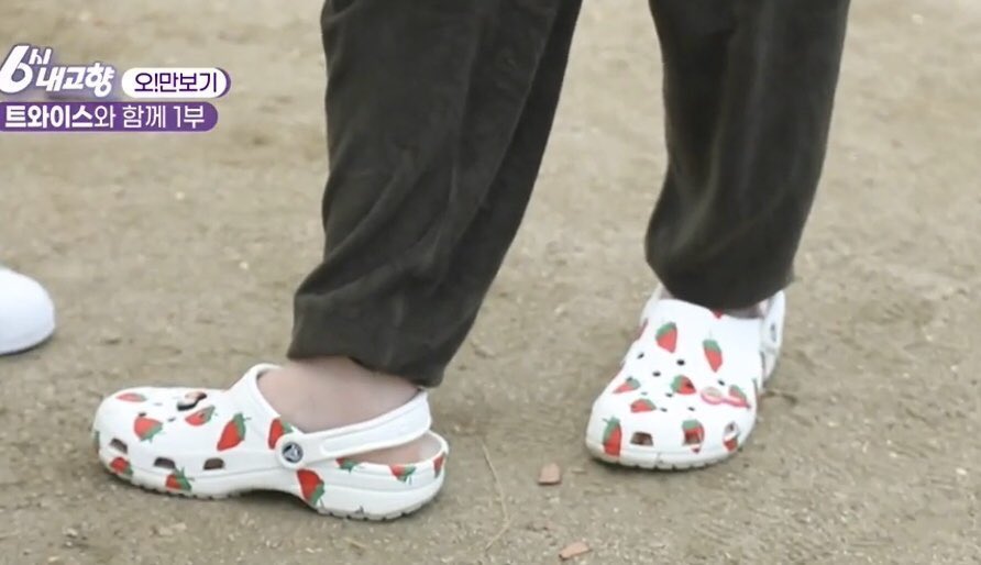 strawberry crocs canada