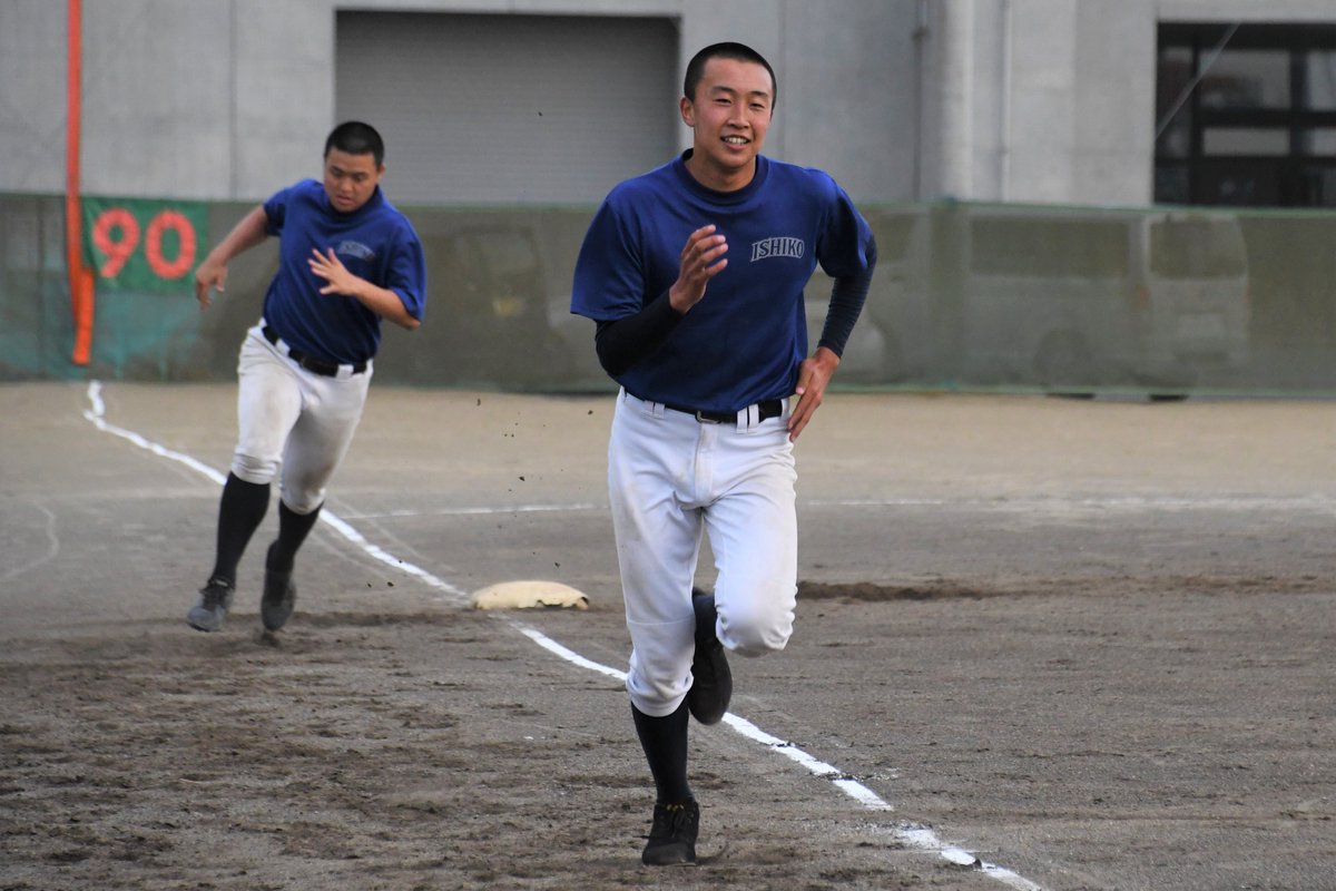 asahi_sendai's tweet photo. 全国に感動を与えた12年の先輩。胸を打たれた多くの地元出身者が #石巻工 の門をたたきます。
主将の和田恵佑君（3年）もその一人。阿部翔人さんはスポ少の先輩でもあり、憧れの存在だそうです。利根川監督が「どこに出しても恥ずかしくない」と絶賛する人間性で今日もチームを引っ張ります。
（大宮） https://t.co/WepxcyLhpc