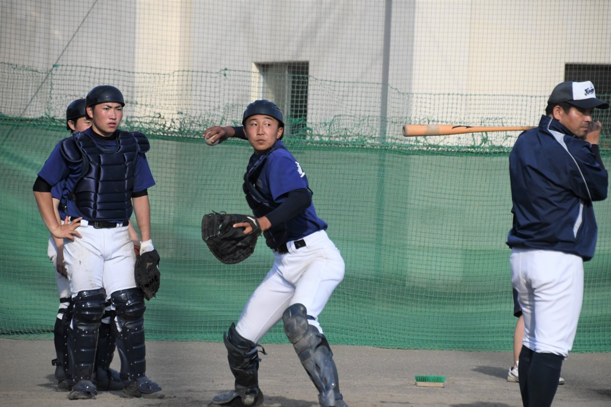 asahi_sendai's tweet photo. 全国に感動を与えた12年の先輩。胸を打たれた多くの地元出身者が #石巻工 の門をたたきます。
主将の和田恵佑君（3年）もその一人。阿部翔人さんはスポ少の先輩でもあり、憧れの存在だそうです。利根川監督が「どこに出しても恥ずかしくない」と絶賛する人間性で今日もチームを引っ張ります。
（大宮） https://t.co/WepxcyLhpc
