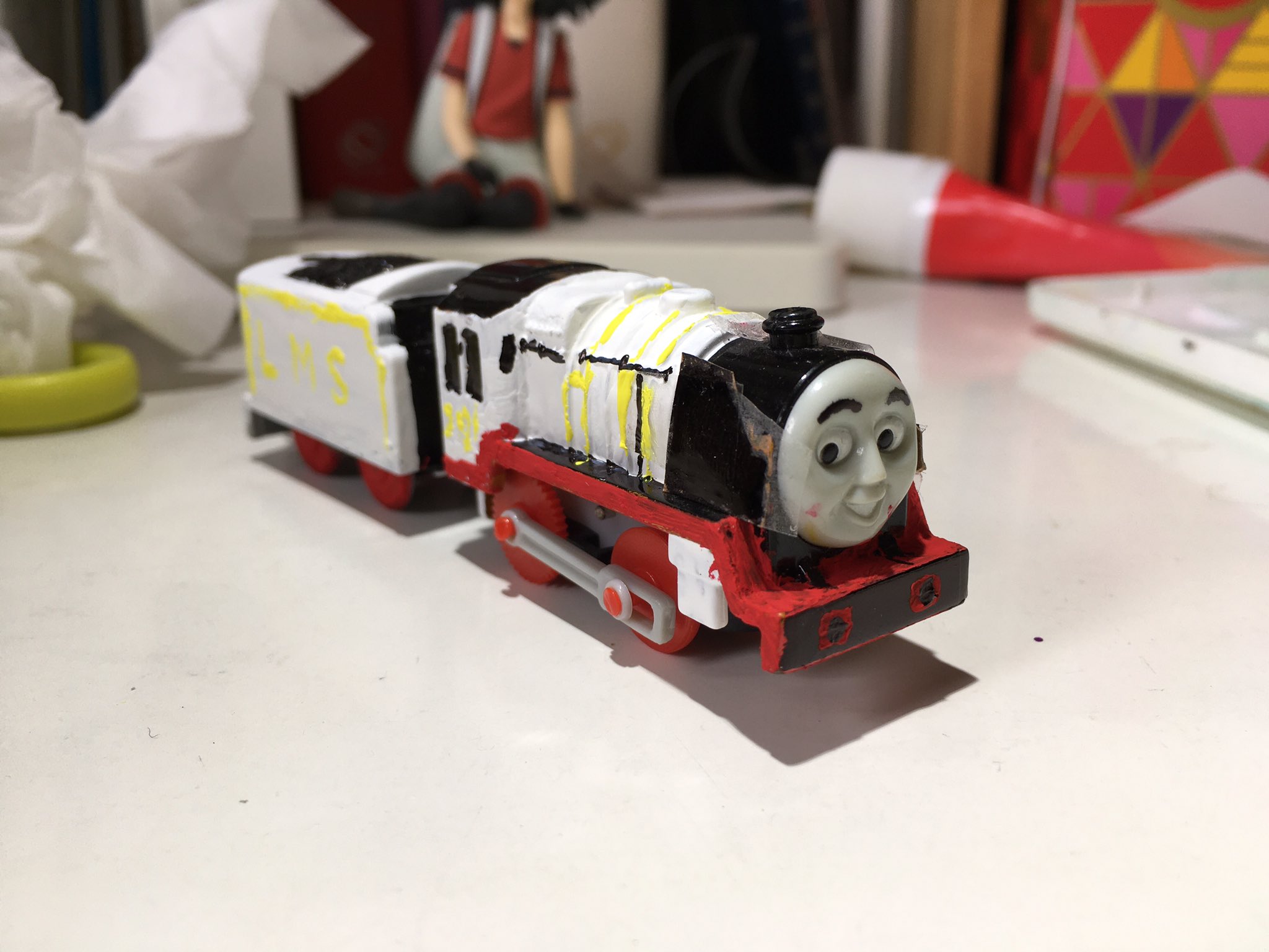 Milk Tea 100日間毎日向日葵さん カプセルプラレールダッチェスが完成しました マードックの先頭車とスペンサーの炭水車を使いました ちなみにアニメ版です T Co Dxmxgai7wk Twitter