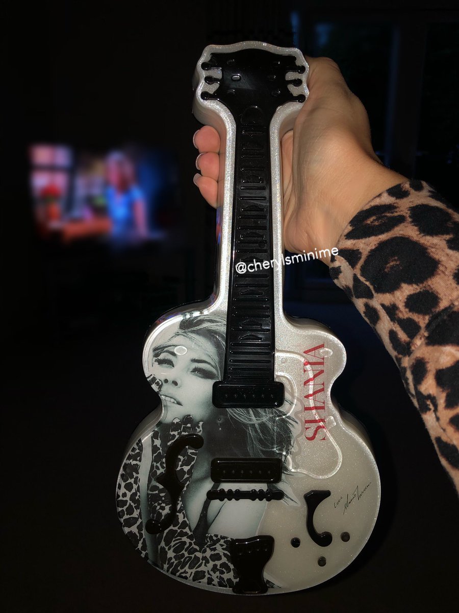 Sophxsp's tweet photo. I didn’t know whether to post this or not but, I got into doing resin art at the start of lockdown, &amp; I remember last year I wanted this Shania guitar that was going for around $200 I think(🤣).. so I had the idea to make myself an ornamental one &amp; idk I just really love it☺️ https://t.co/1HrvfV7gXD