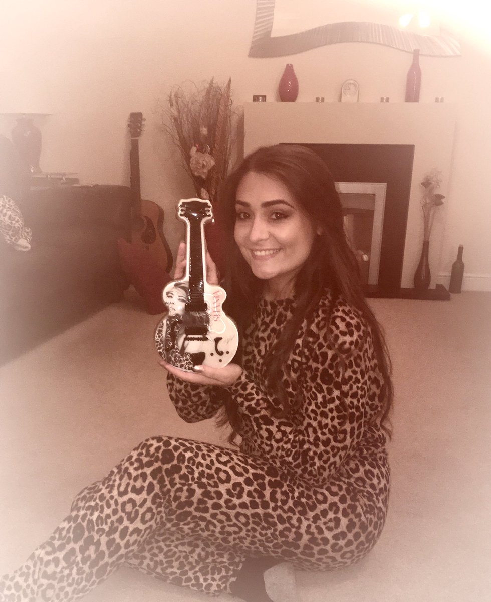 Sophxsp's tweet photo. I didn’t know whether to post this or not but, I got into doing resin art at the start of lockdown, &amp; I remember last year I wanted this Shania guitar that was going for around $200 I think(🤣).. so I had the idea to make myself an ornamental one &amp; idk I just really love it☺️ https://t.co/1HrvfV7gXD